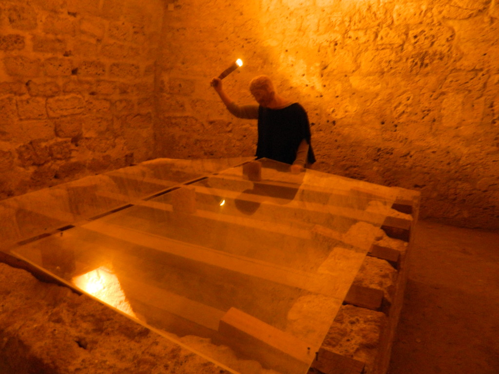 Kyrenia castle dungeon. Guard looks down the pit © NorthCyprusDiscovery.com